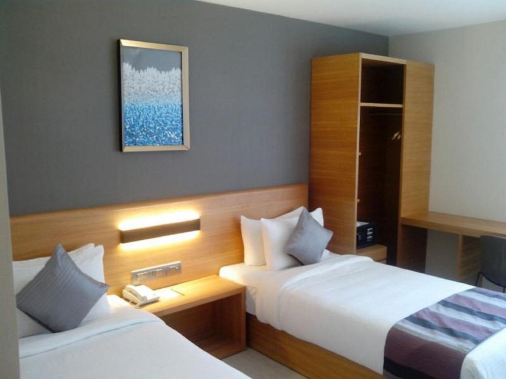 Hotel Suba Elite Vadodara Quarto foto
